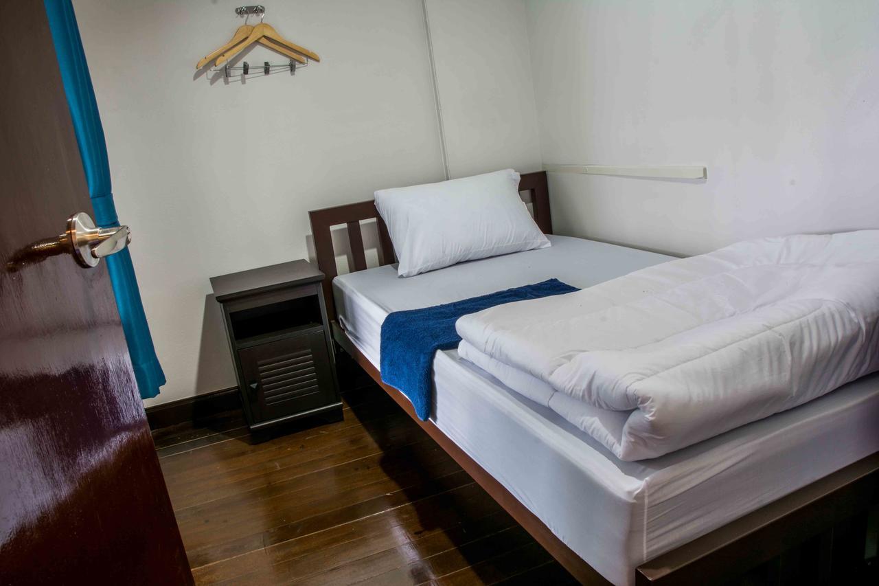 Traveller Hostel Chanthaburi (Adults Only) Bagian luar foto